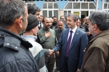 Esnafı ve vatandaşları ziyaret ederek sorunlarını dinledi