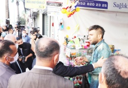 Esnaftan, "Neden maske takmıyorsun" diye soran Valiye: Canıma yetti, gebermek istiyorum, salı günü 15 lirayla kapattık!