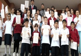 ESOL sınavına giren öğrencilere sertifika verildi