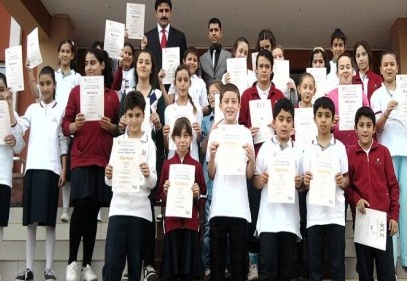 ESOL sınavına giren öğrencilere sertifika verildi
