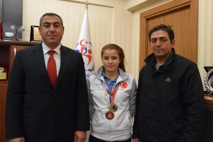 Esra Karabağ, İsviçre&#8217;ye gidecek