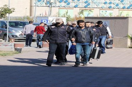 Eşzamanlı FETÖ operasyonunda 18 kişi tutuklandı