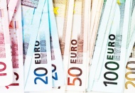 Euroya yatırım yapan 14 yılda parasının yarısını kaybetti