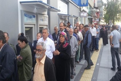 Ev almak için sabahın erken saatlerinde kuyruğa girdiler 