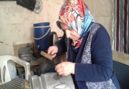 “Ev işi yapan kadınlar artık bakır işlemeciliği yapıyor”