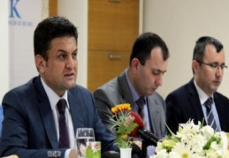 Evde çocuk bakan anneye maddi destek