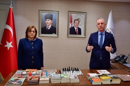 &#8220;Evde kal kitap oku, evde hayat var Gaziantep&#8221;