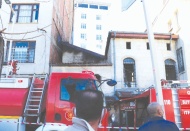 Evde mahsur kalan 4 çocuk itfaiye ekipleri tarafından son anda kurtarıldı