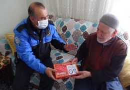 Evde sıkılan yaşlılara 'Mangala' hediyesi