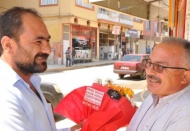 Evden kaçan kız çocuğunu ailesine götürdü