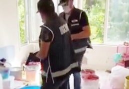 Evi kaçak nargile imalathanesine çevirdiler