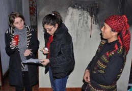 Evi yanan aileye belediye eli uzandı 