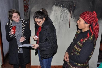 Evi yanan aileye belediye eli uzandı 
