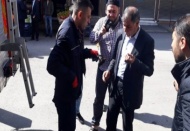 Evin duvarındaki ipe asılı kalan ebabil kuşunu itfaiye kurtardı 