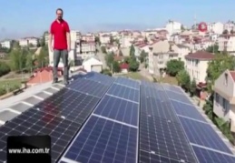 Evinin çatısında ürettiği elektriği dağıtım şirketlerine satıyor