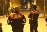 Evinin önünde çay içerken vurulan iki çocuk annesi öldü