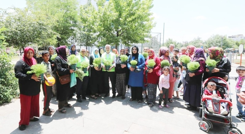 Evinin önünü temiz tutan vatandaşa ödül verilecek