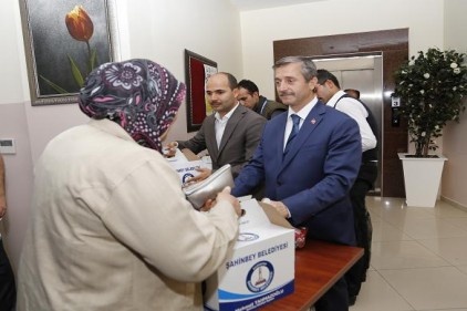 Evlere et giriyor