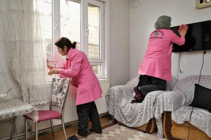 Evleri temizlendi, ihtiyaçları karşılandı
