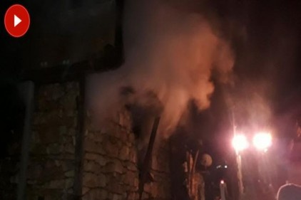 Evlerinde mahsur kalan yaşlı çift yanarak can verdi
