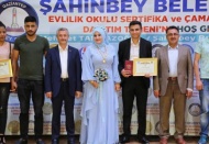 Evli ve yeni evlenen 224 çift sertifika ve hediyelerini aldı