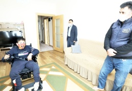 Eyüp, ilk turunu evin içinde attı