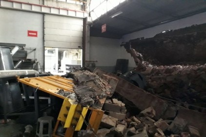 Fabrika duvarı çöktü: 1 ölü 