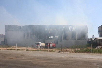 Fabrika yangını 3 saat sonra kontrol altına alındı