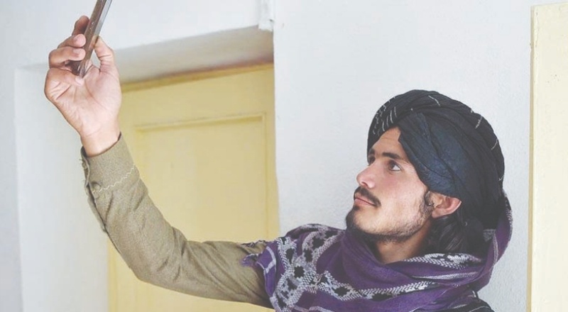 Facebook, Taliban'ı ve onu destekleyen tüm içerikleri, platformlarından yasakladı