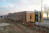 Faciayı, TIR’ı devirerek önledi