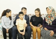 Fadıloğlu, çocuklara hediye verdi