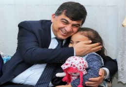 Fadıloğlu, ev ziyaretlerini sürdürüyor