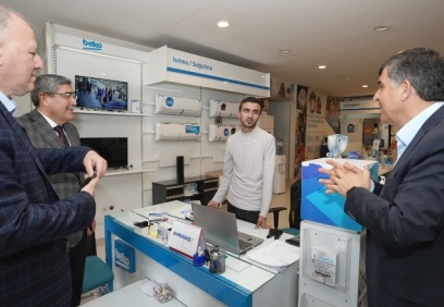 Fadıloğlu, Maaşkuyu Caddesi esnafı ile bir araya geldi