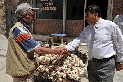 Fadıloğlu, vatandaşların sıkıntılarını dinledi