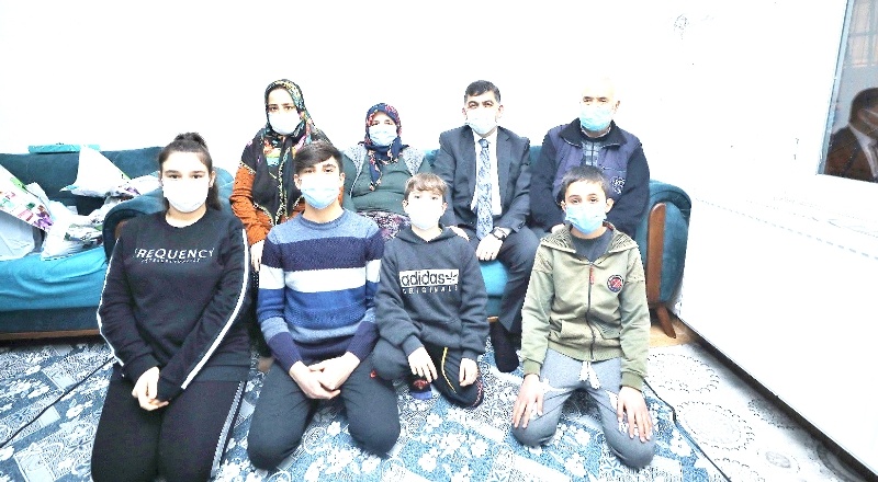 Fadıloğlu, yeni yıla yetim çocuk ve polislerle girdi