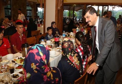 Fadıloğlu, yetim aileleriyle iftar yaptı 