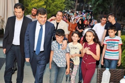 Fadıloğlu, yetim çocuklar ve aileleriyle iftar yaptı 