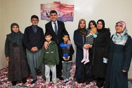 Fadıloğlu, yetim çocuklu ailelerin ve polislerin misafiri oldu 