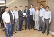 Fadıloğlu’na plaket verdiler