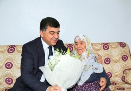 Fadıloğlu’ndan dünya yaşlılar günü ziyareti 