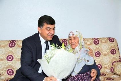 Fadıloğlu&#8217;ndan dünya yaşlılar günü ziyareti 