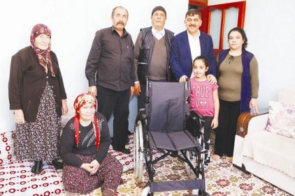 Fadıloğlu&#8217;ndan İki Engelli Hastaya Tekerlekli Sandalye Sürprizi 
