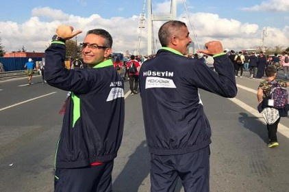 Farkındalık oluşturmak için hastasıyla birlikte yürüdü