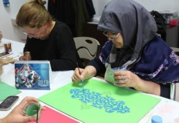 Farklı motif ve desenlerle duygularını yansıtıyorlar
