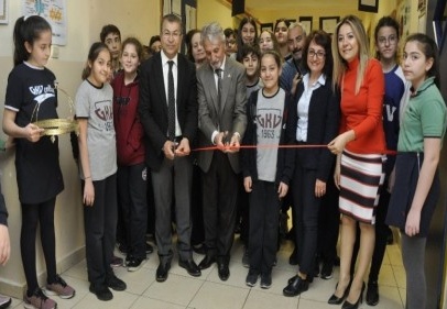 Farklı tekniklerde yapılmış 35 eserin yer aldığı sergi açıldı