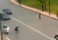 Fas Kralının konvoyunun önünü kesti!