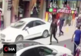 Fatih'te iş adamını yumruklayıp gasp ettiler