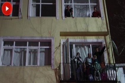 Fatih&#039;te yangın: Mahsur kalanlar kurtarıldı