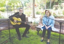 Kutsi, yeni şarkısını Anneler Günü'nde Başkan Şahin'le ilk kez okudu