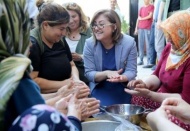 Fatma Şahin kadınlarla birlikte yuvalama yaptı 